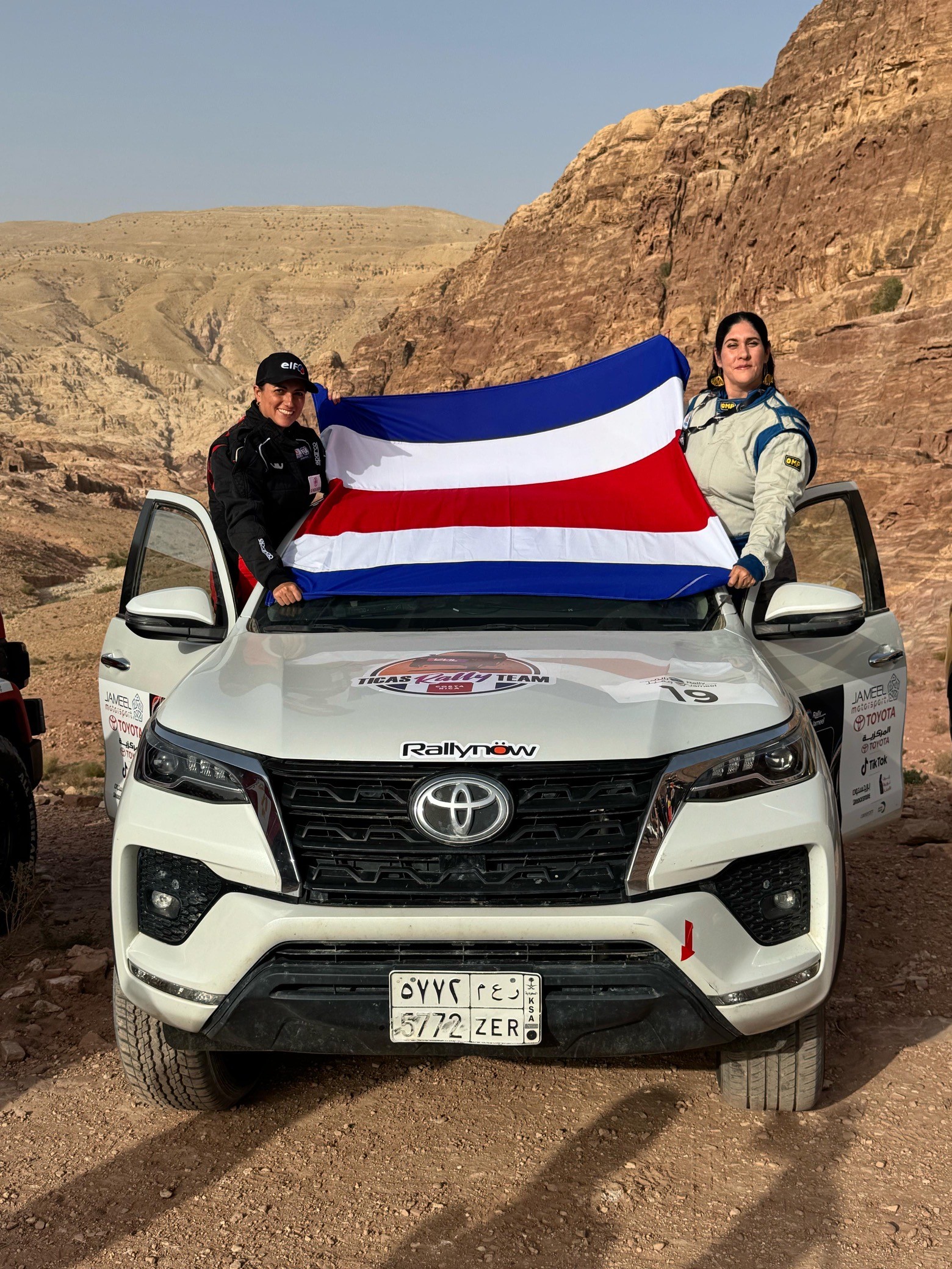 Ticas domaron el desierto en el Rally Jameel