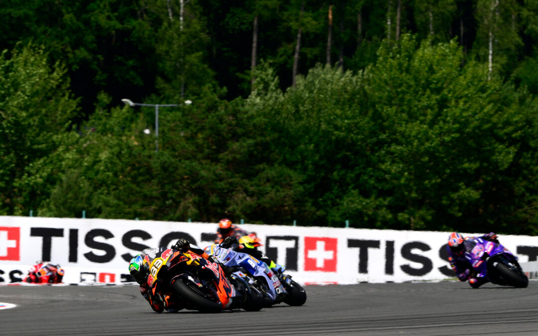 MotoGP 2025 resalta en Spielberg: Austria recibe a la parrilla tras el verano, con Márquez imbatible y campeones resurgiendo