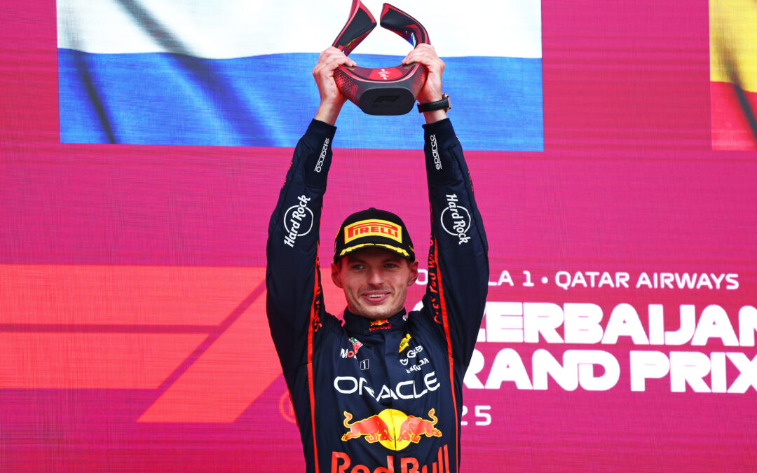Verstappen gana en Bakú y se mete de nuevo en la conversación por el título