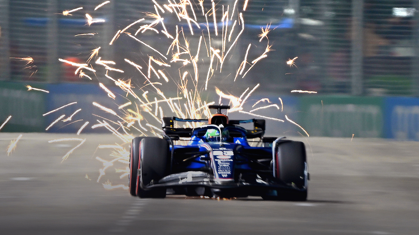 Una noche amarga para Williams: DRS irregular y el desafío de Sainz
