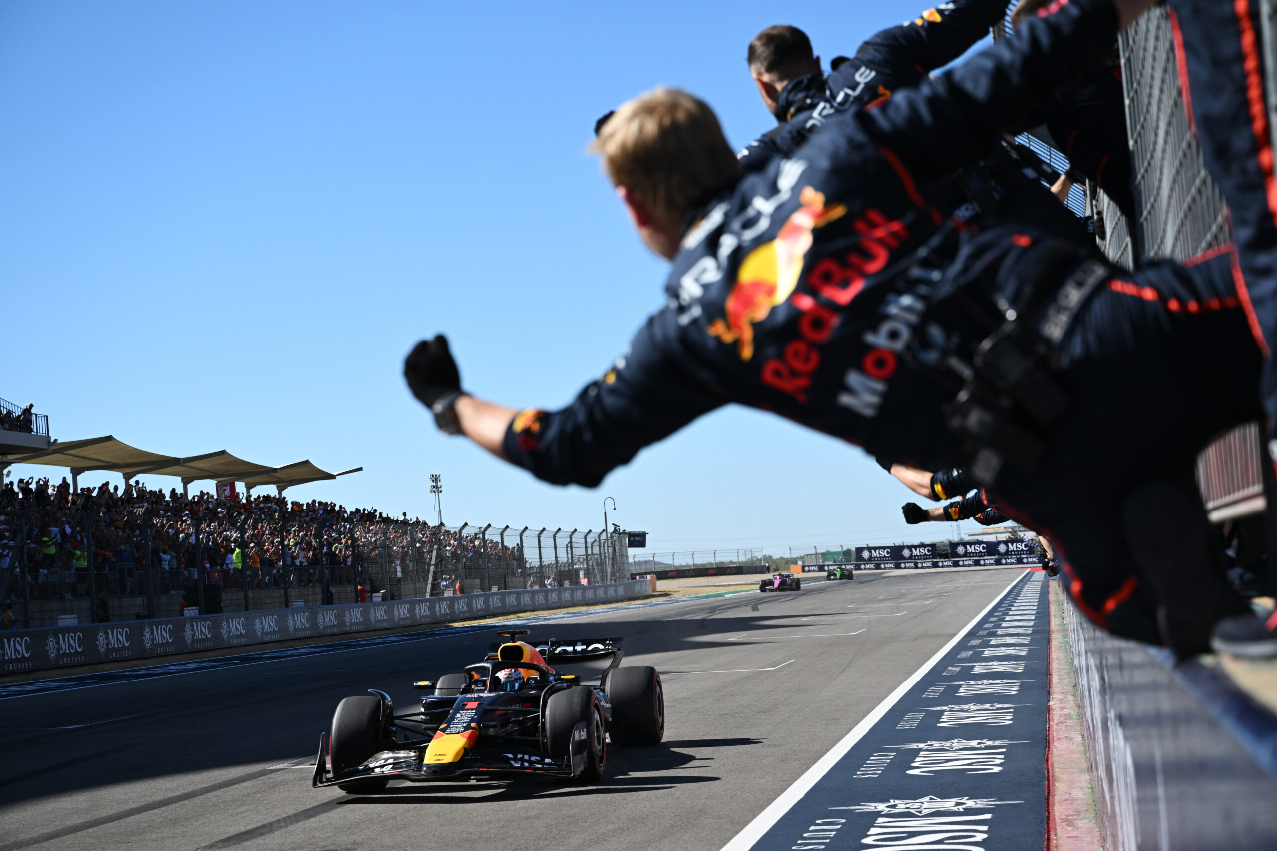 Verstappen domina en Austin y reaviva la lucha por el título