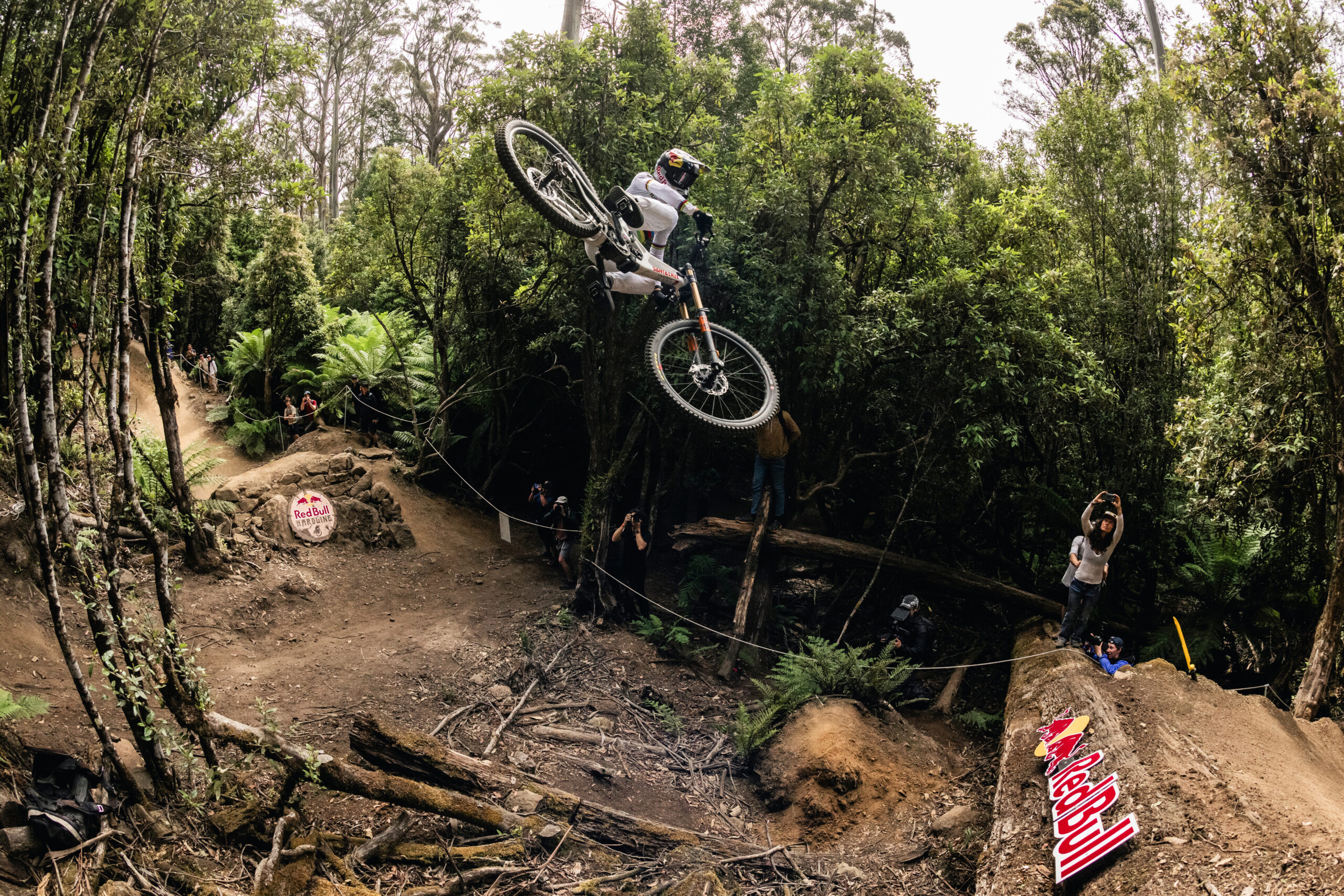 Asa Vermette y Gracey Hemstreet reinan en de Red Bull Hardline Tasmania 2026