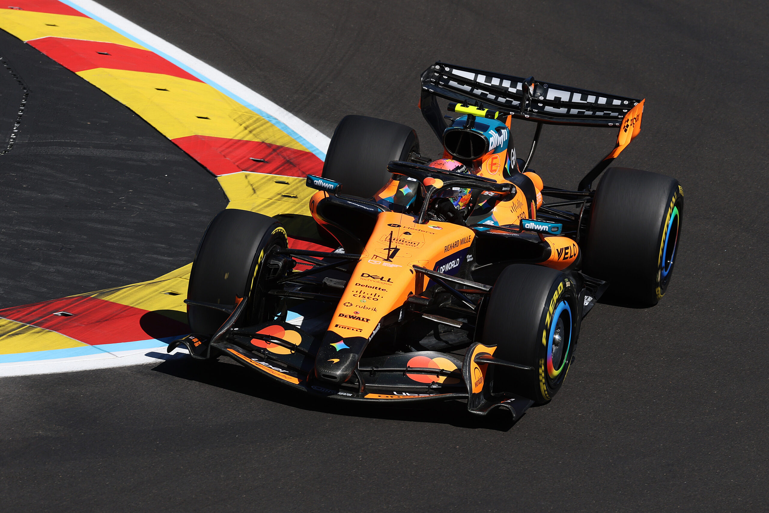 McLaren firma una masterclass de adaptación en MADRING
