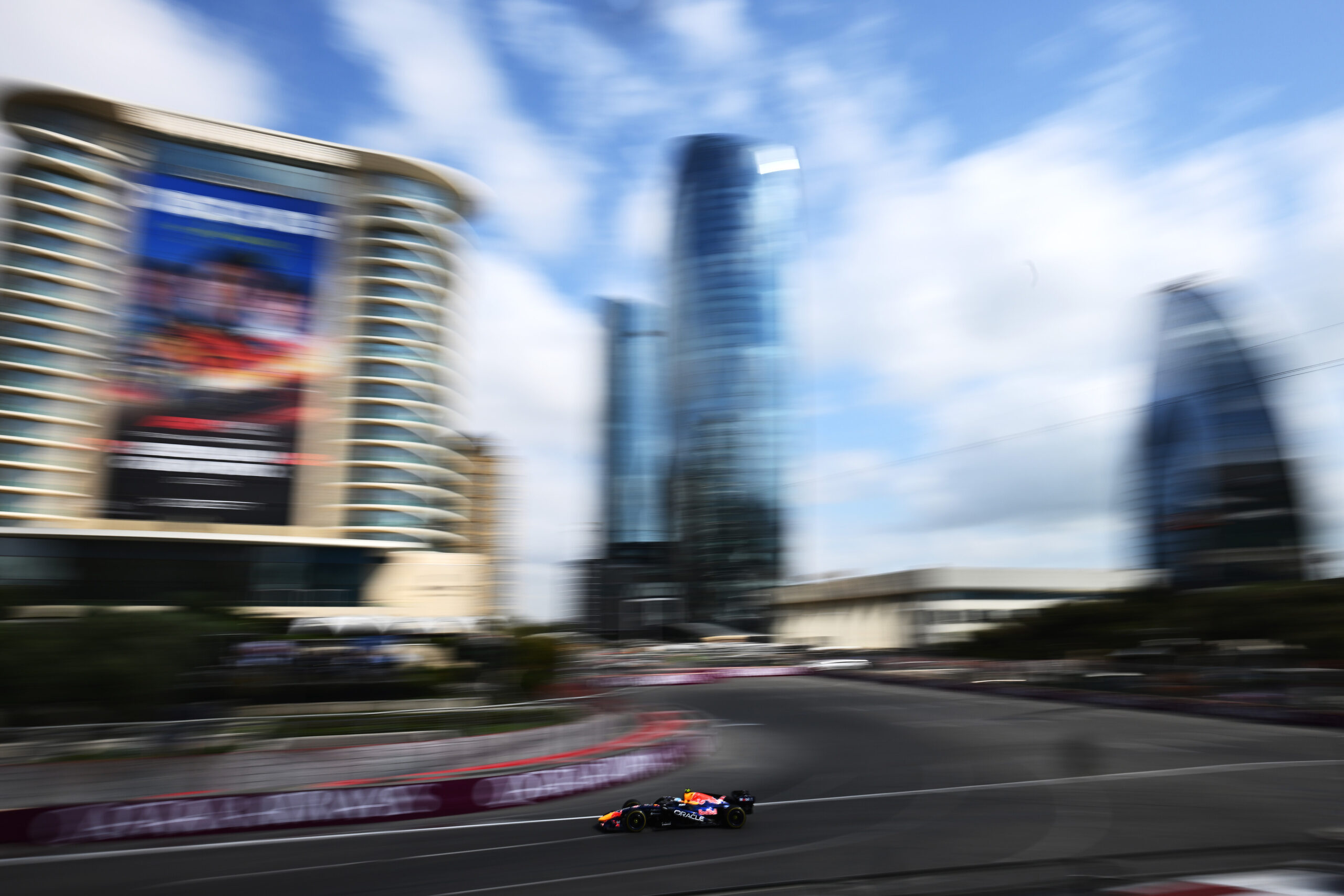 Verstappen enciende Baku antes de la Qualy: solo 0.111 segundos separan al Top 3