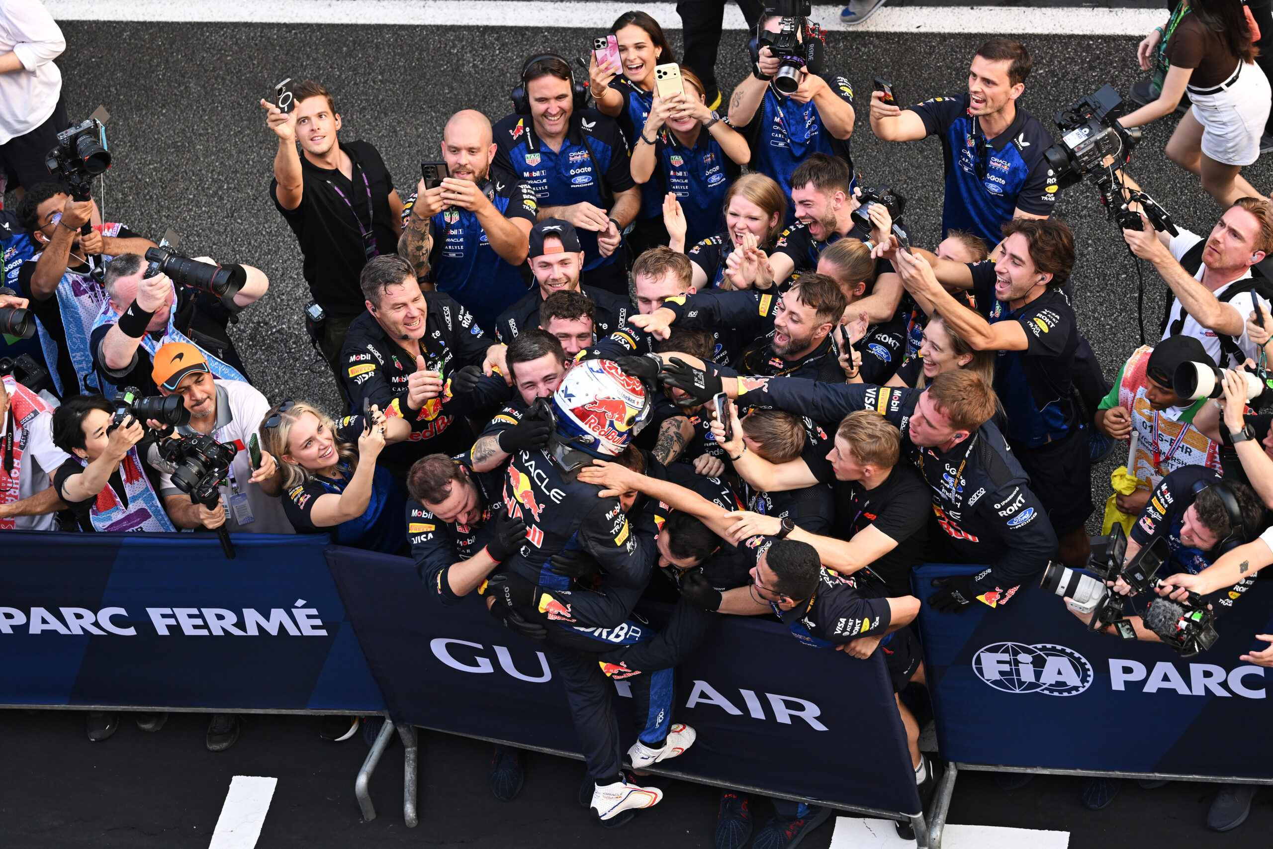 Verstappen vuelve a Sepang y vuelve a ganar